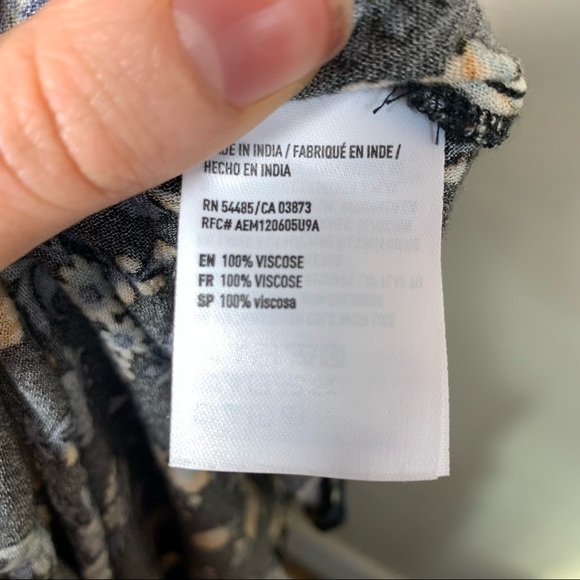 American Eagle black yellow floral keyhole front open back button up top Sz XS - Picture 7 of 9